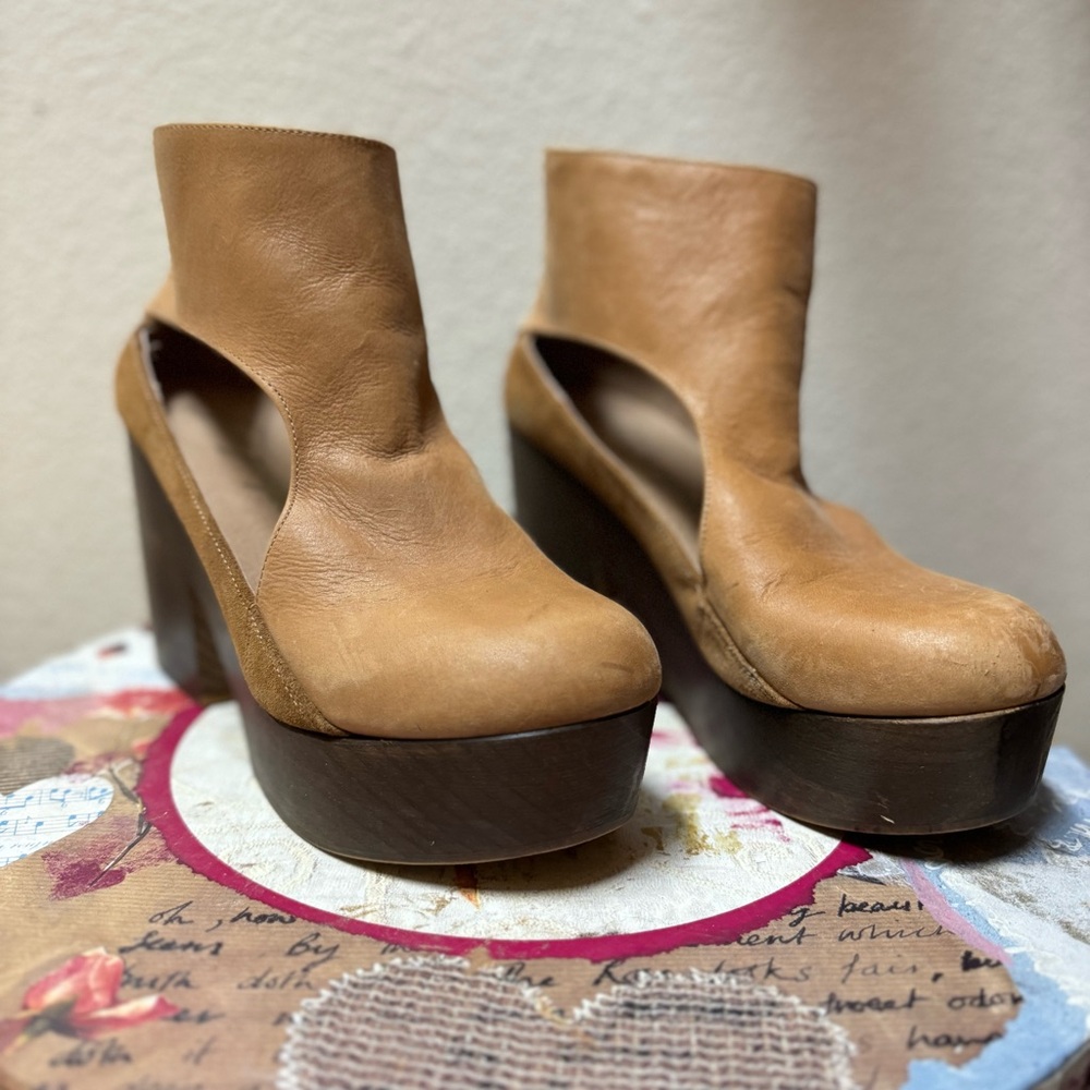 Free People clogs ✨